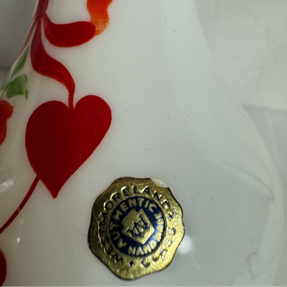 Vintage Westmoreland Milk Glass vase with hand painted Red Roses, Bows & Hearts - Picture 4 of 11